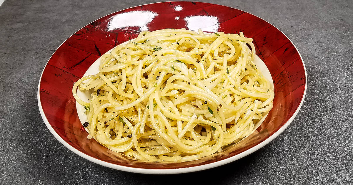 Spaghetti Aglio e Olio in a bowl