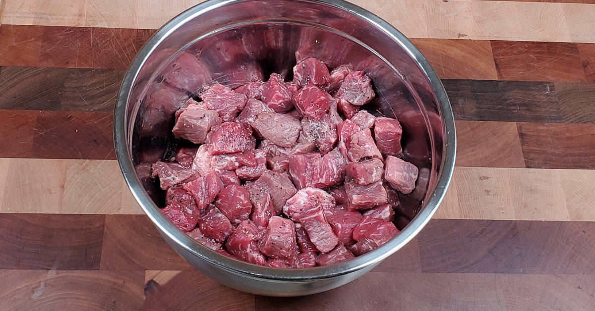 Beef Vindaloo diced beef in a bolw.