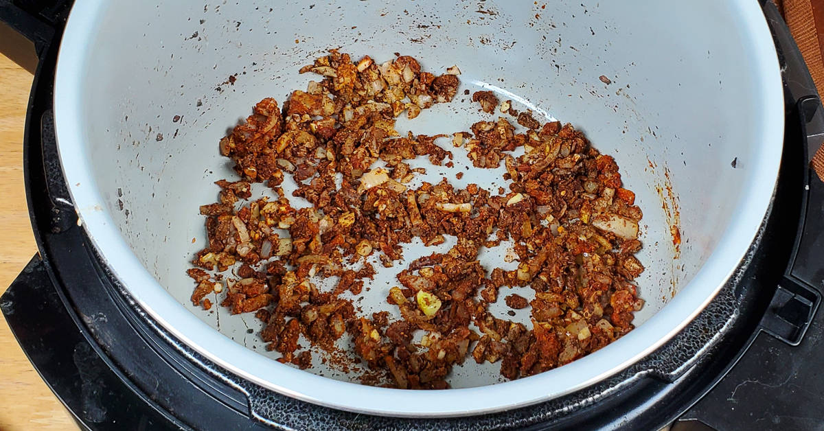 Beef Vindaloo spices mixed with onion and garlic.